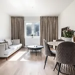 2 Bedroom Cozy City Apartment In Bromma