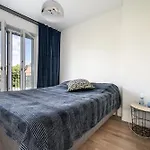 2 Bedroom Cozy City Apartment In Bromma