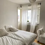 Central Chic Apartment In Central Stockholm
