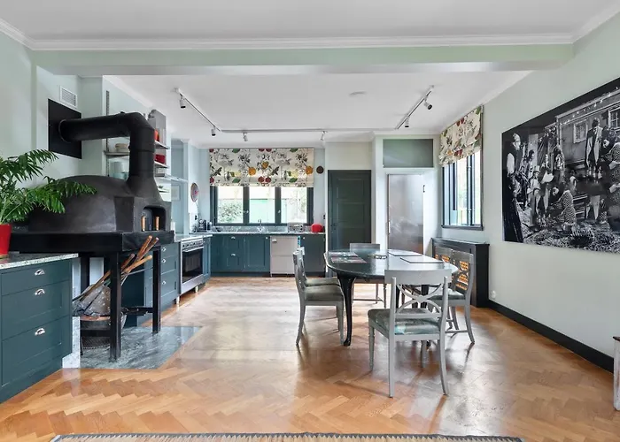 Fantastic 4 Bedroom Home In Bromma With Everything