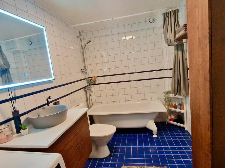 Apartment 2 Bedrooms & Jacuzzi Apartment! Stockholm