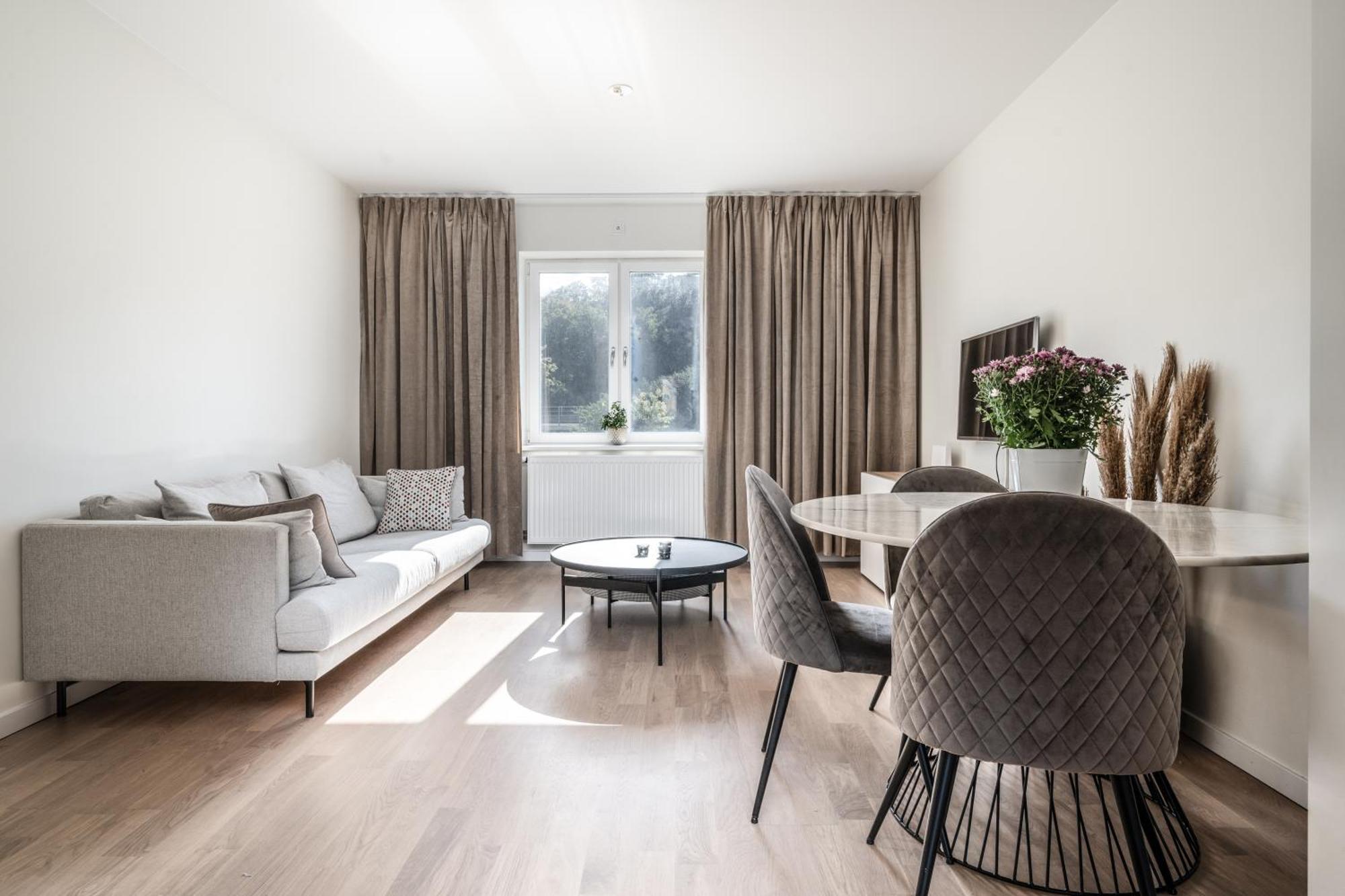 2 Bedroom Cozy In Bromma