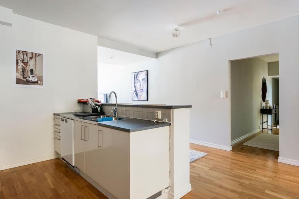 100 Sqm In Stockholms Finest Area - Oestermalm Lägenhet *