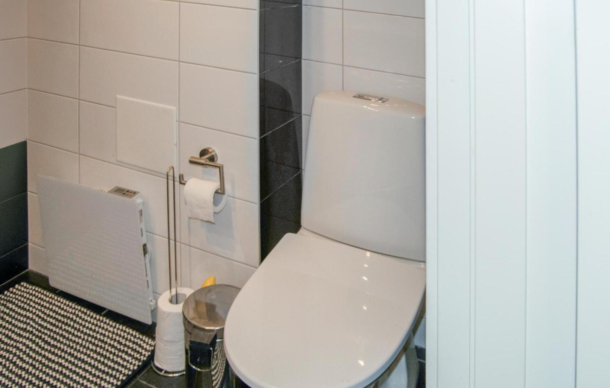 2 Bedroom Cozy In Skaerholmen Stockholm