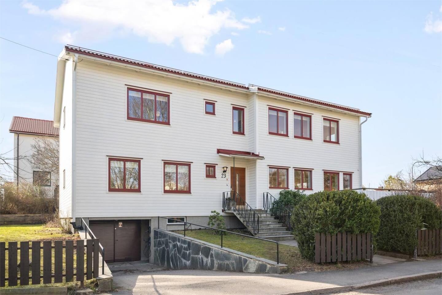 Rymlig Naera Och
