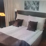 Apartment 24, Hotell