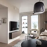 Norra Station Executive Suite - 3Km From City Centre