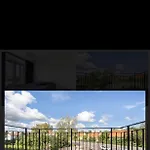 Central Apartment 5Min Drive To The Airport.