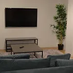 Spacious 1-Bedroom Flat 15 Min To Stockholm City Center