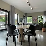 Modern Villa Near City With 4 Bedrooms