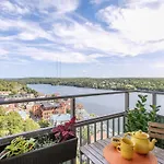 Eagles Nest, A Guest Suite By The Lake