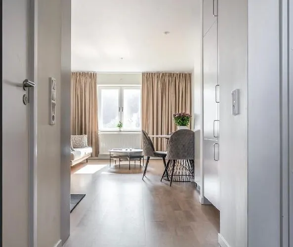Central Apartment 5Min Drive To The Airport.
