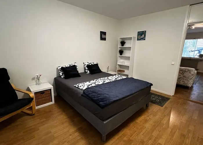 Cozy Home Stay In Kungsaengen-Read Host Info