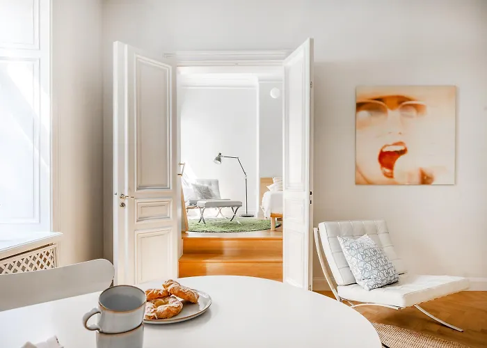 Stylish And Central Stockholm Oestermalm Apartment