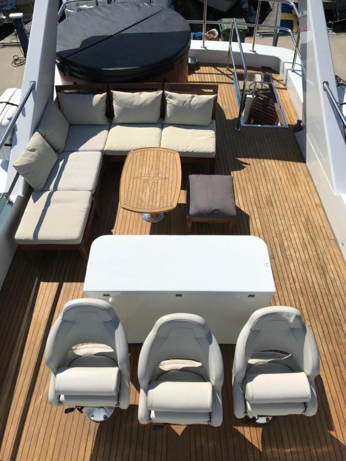 Botel Luxurious Yacht
