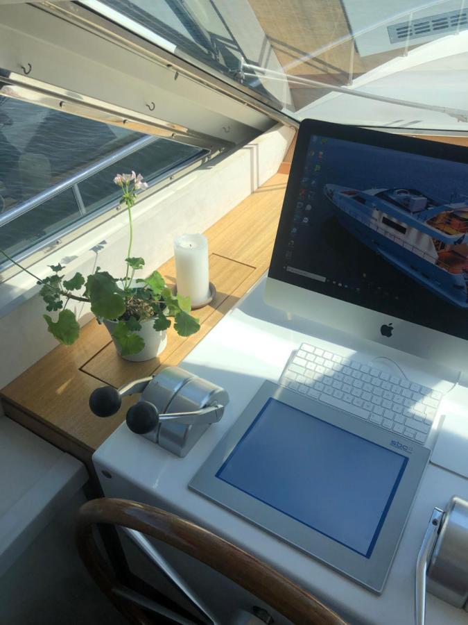 Botel Luxurious Yacht Stockholm