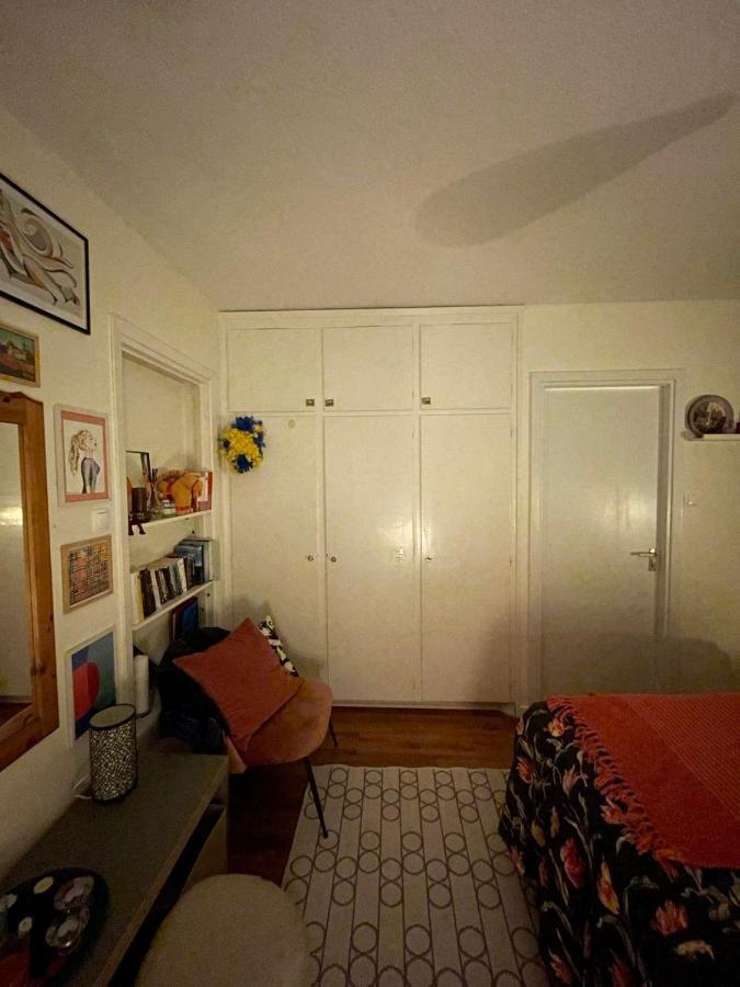Private In 2r Apartment *