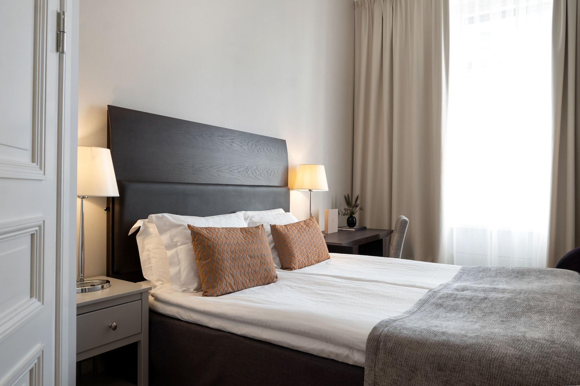Elite Adlon Hotel 4*
