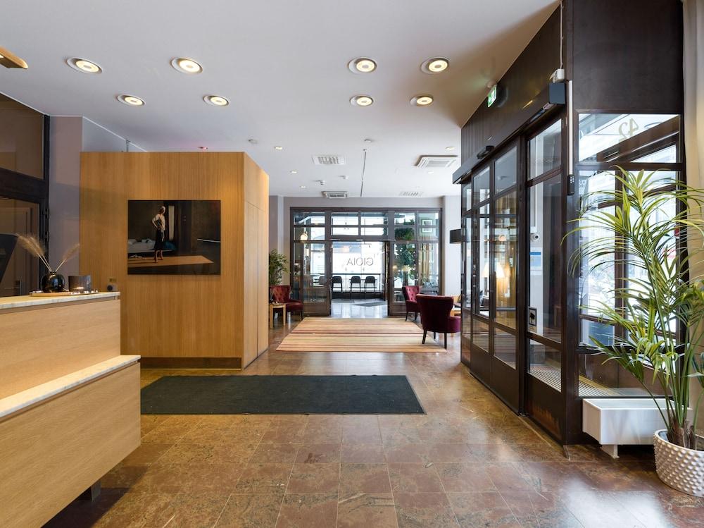Elite Adlon