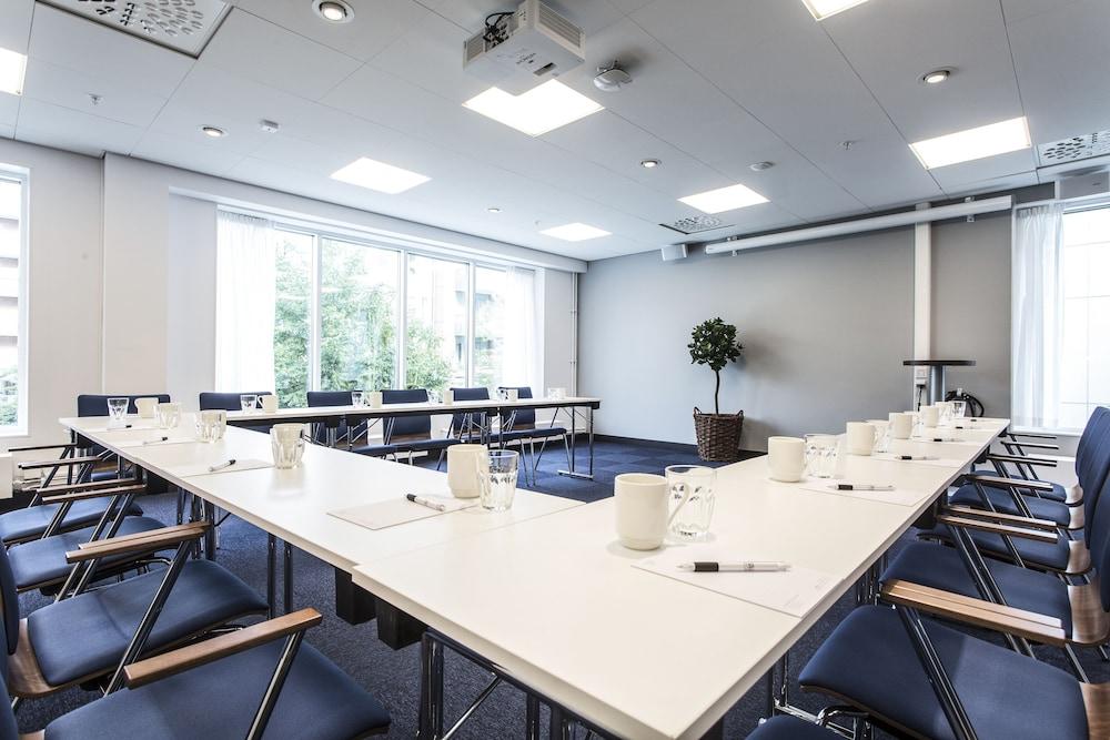 Biz Hammarby Sjoestad Aparthotel 3*