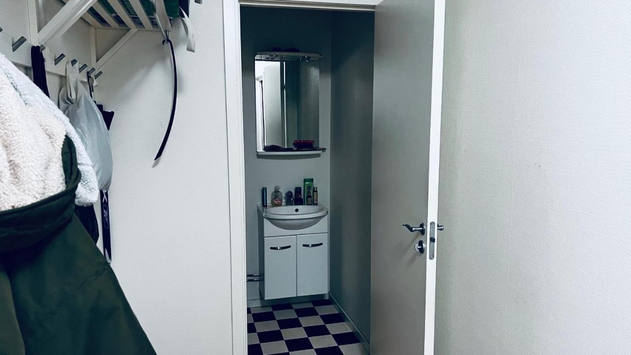 Cozy In Kungsangen-read Host Info Homestay *