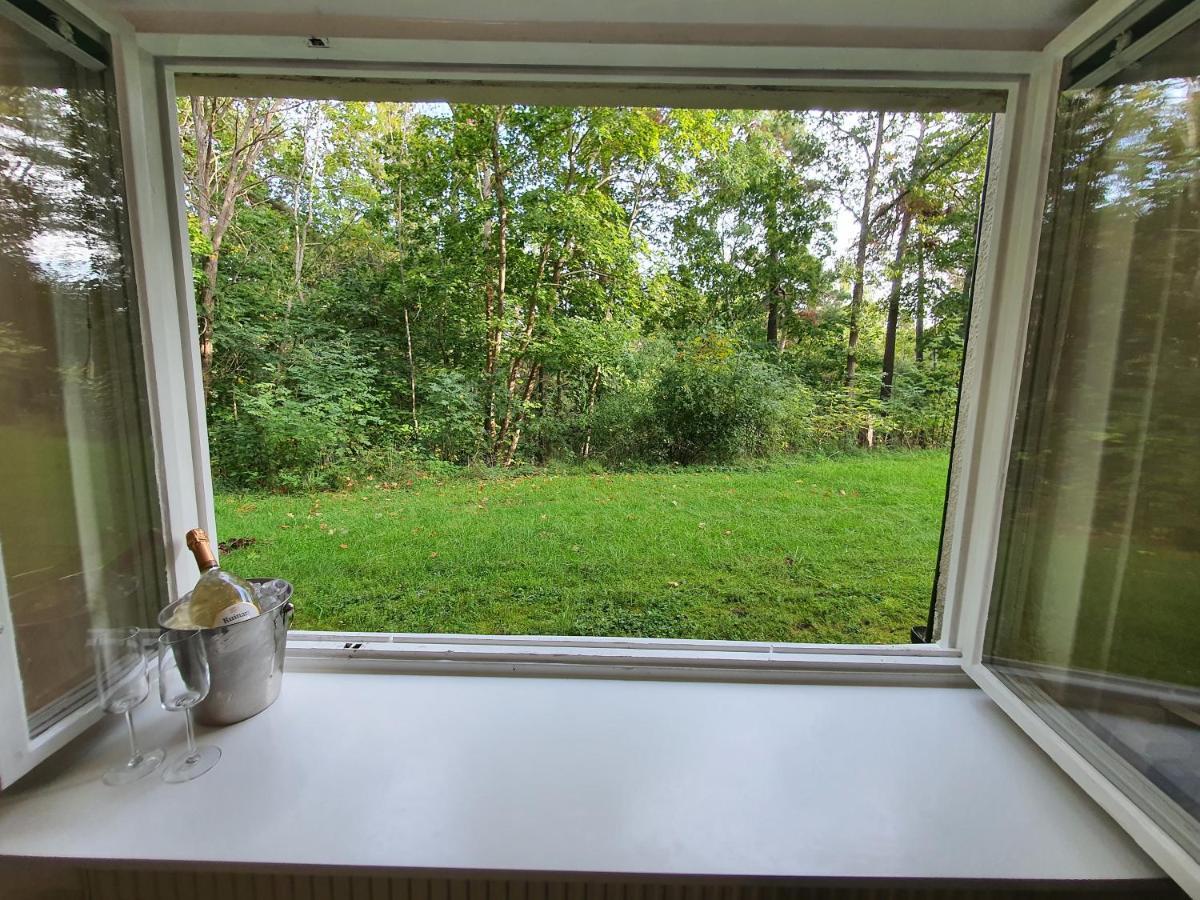 Close To The Metro And The Beach!!! With A View Of The Scandinavian Forest Apartment Stockholm
