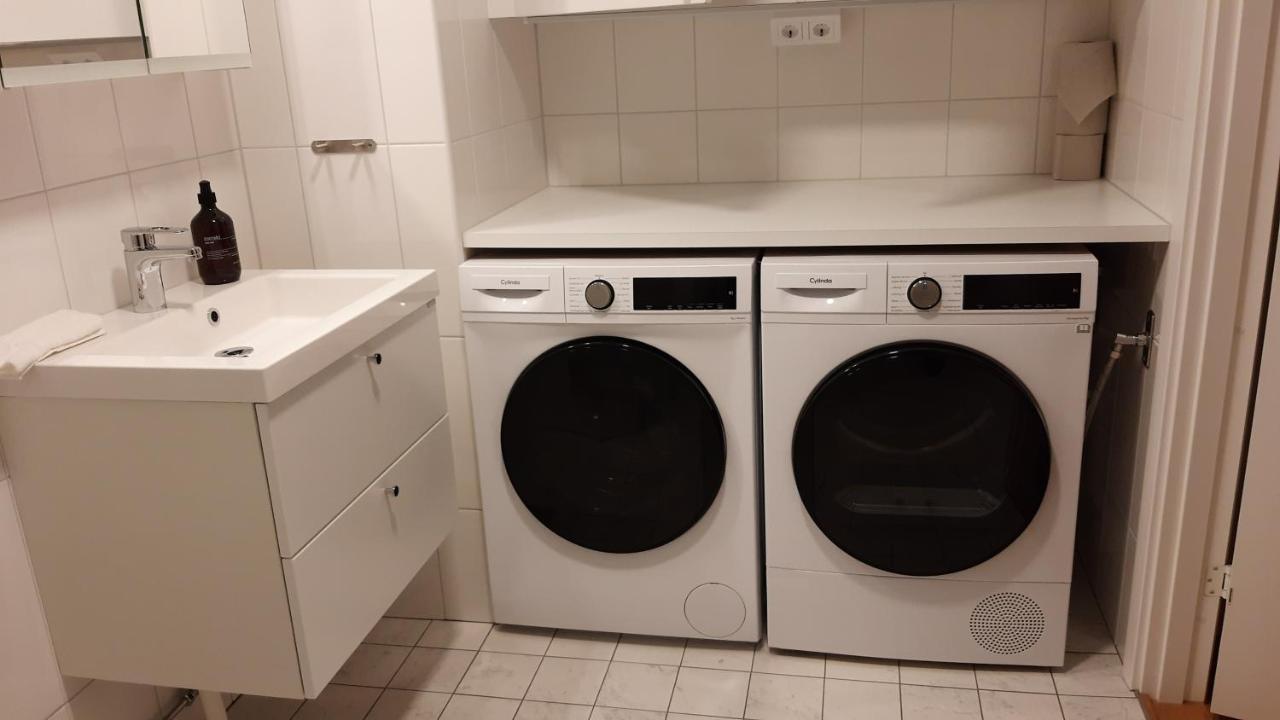 Private In Shared Lovely, Amazing, Modern +garden +bbq Homestay