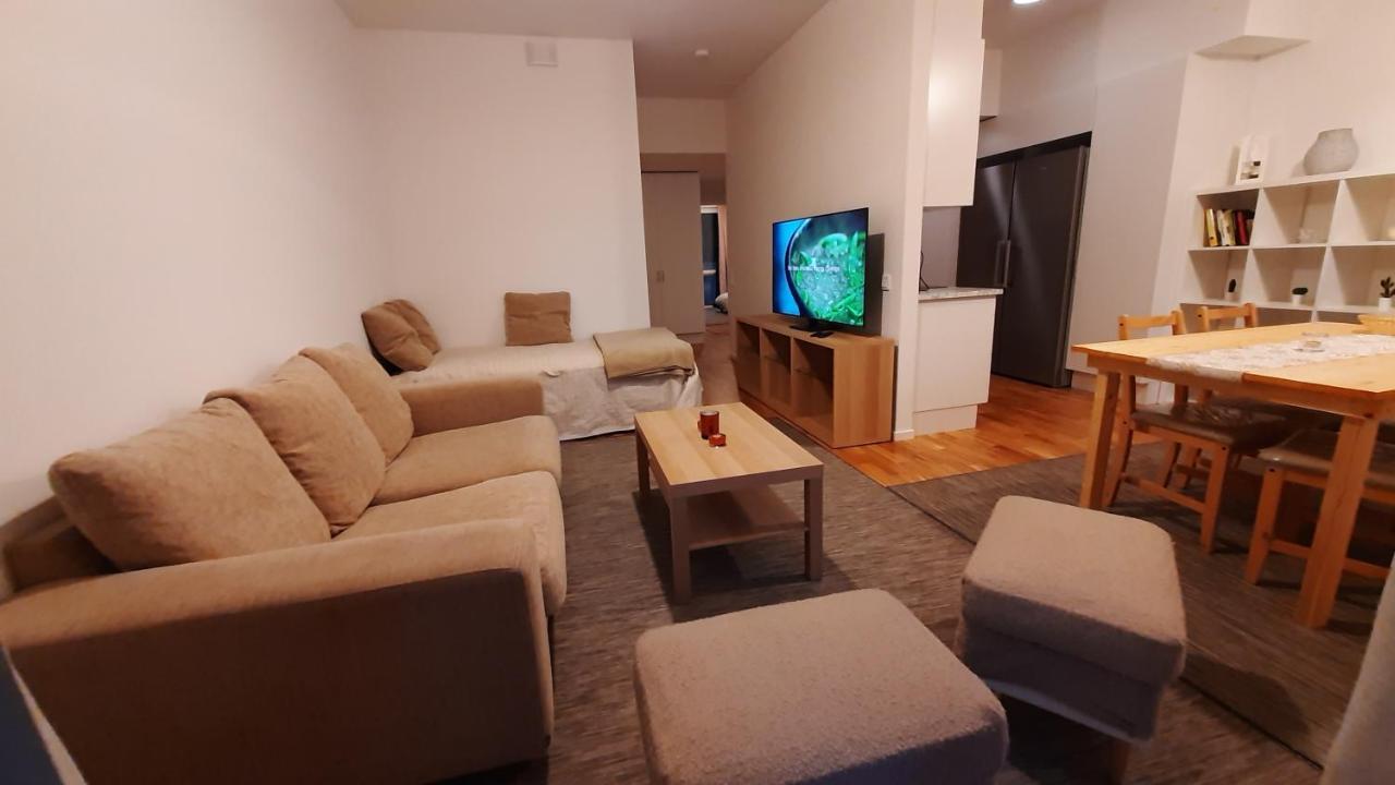 Homestay Private In Shared Lovely, Amazing, Modern +garden +bbq