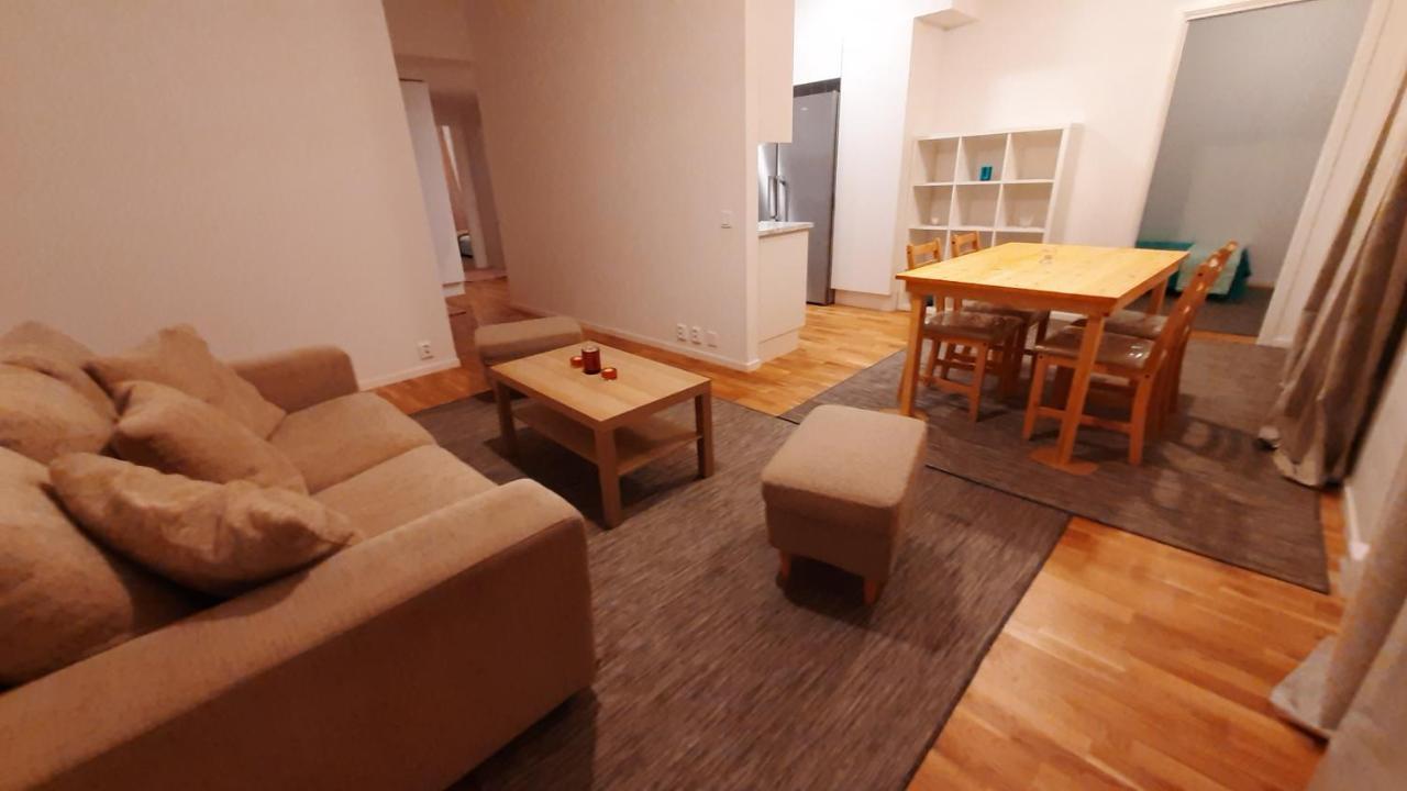Private In Shared Lovely, Amazing, Modern +garden +bbq Homestay *