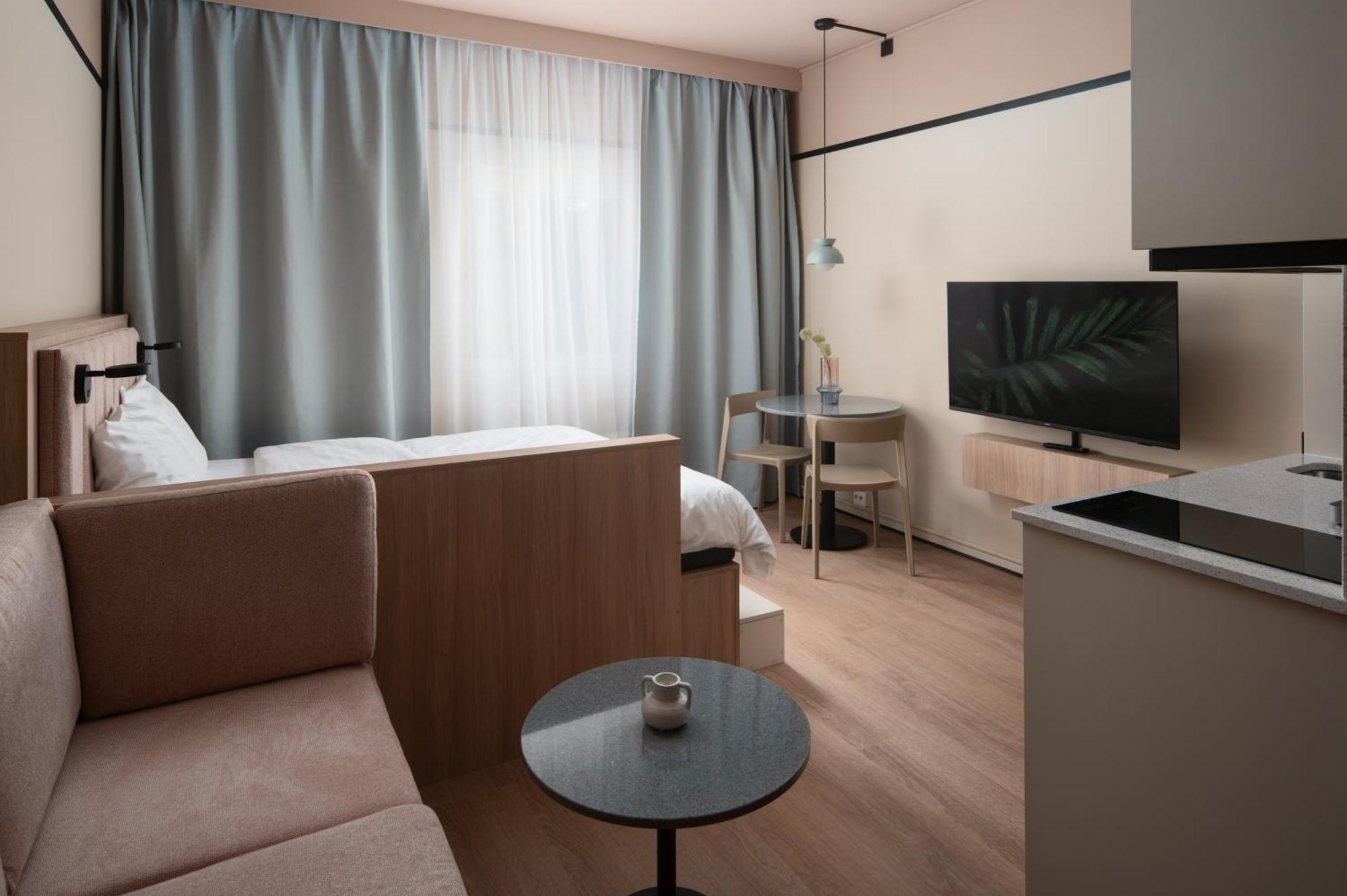Sky Apartments, Hotel