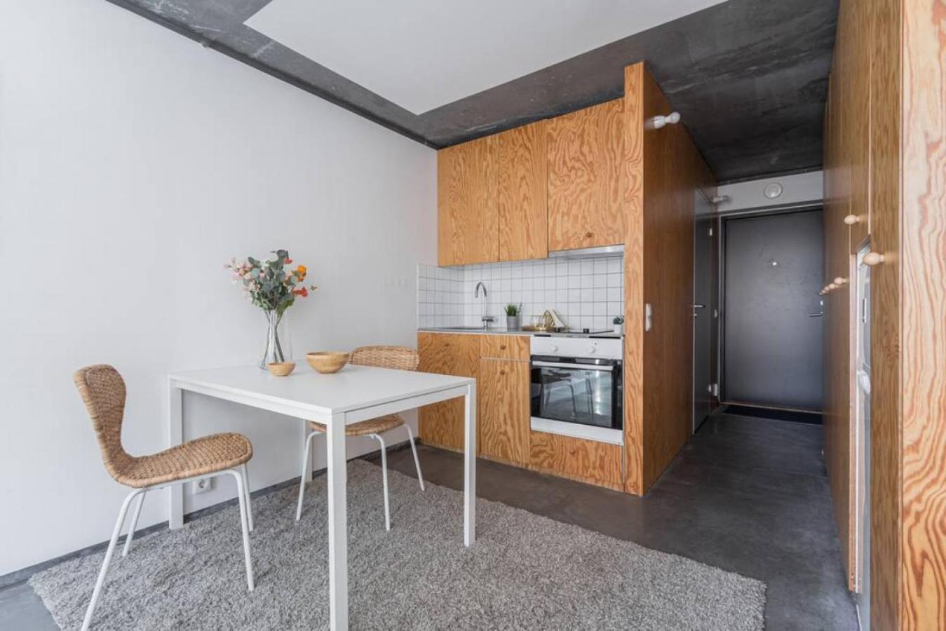 Convinient 25 Min To Apartment