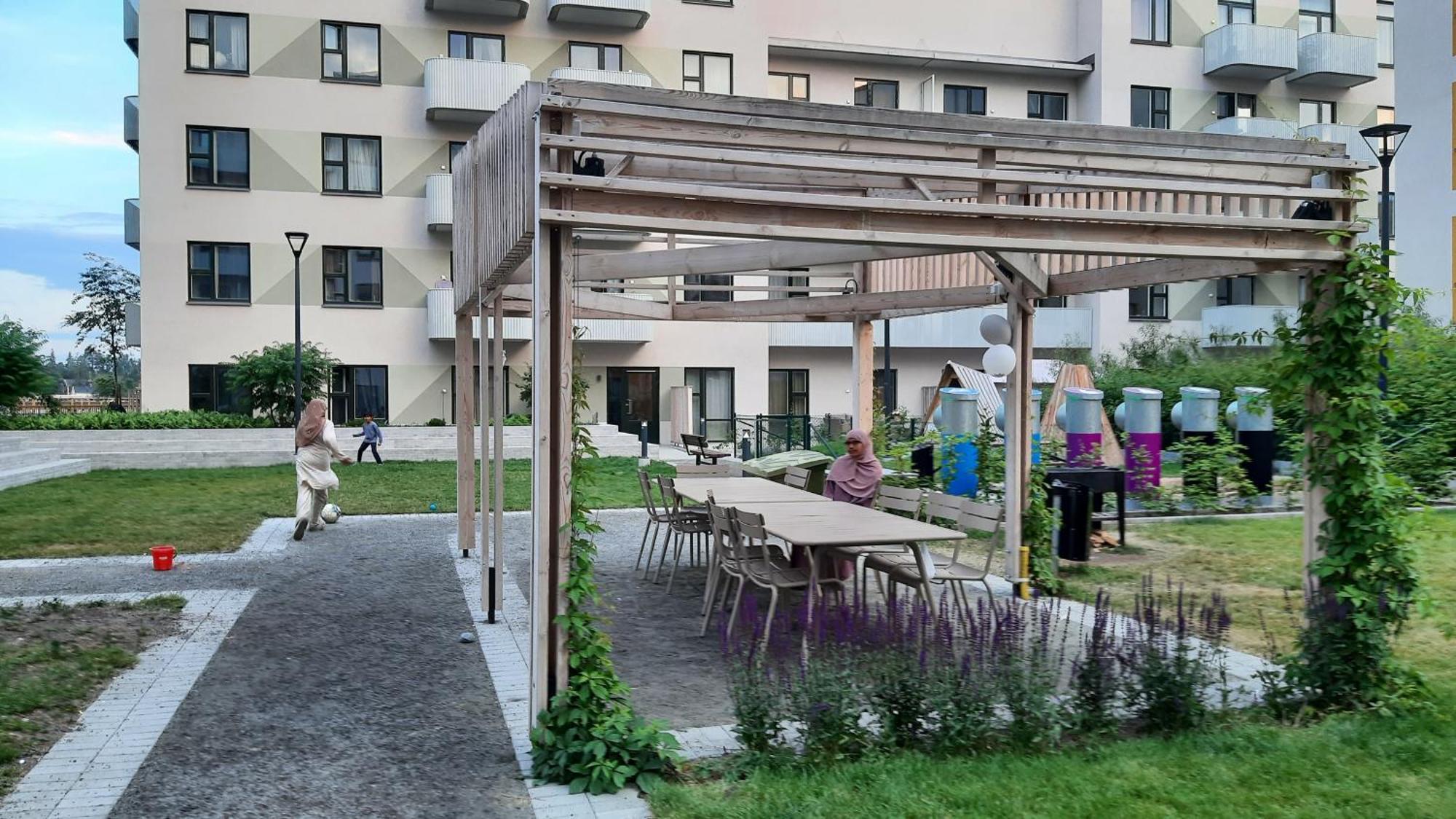 Private In Shared Lovely, Amazing, Modern +garden +bbq Homestay *