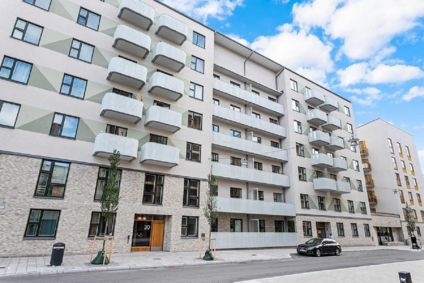 Lovely, Amazing, Modern +balcony +patio *