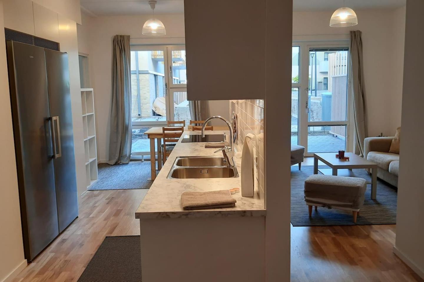 Lovely, Amazing, Modern +balcony +patio Apartment