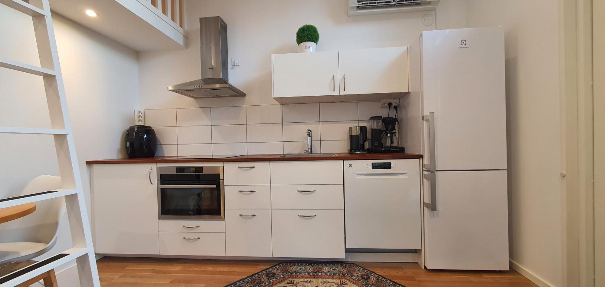 Smakfullt Attefallshus Med Stort Loft Naera Naturen *