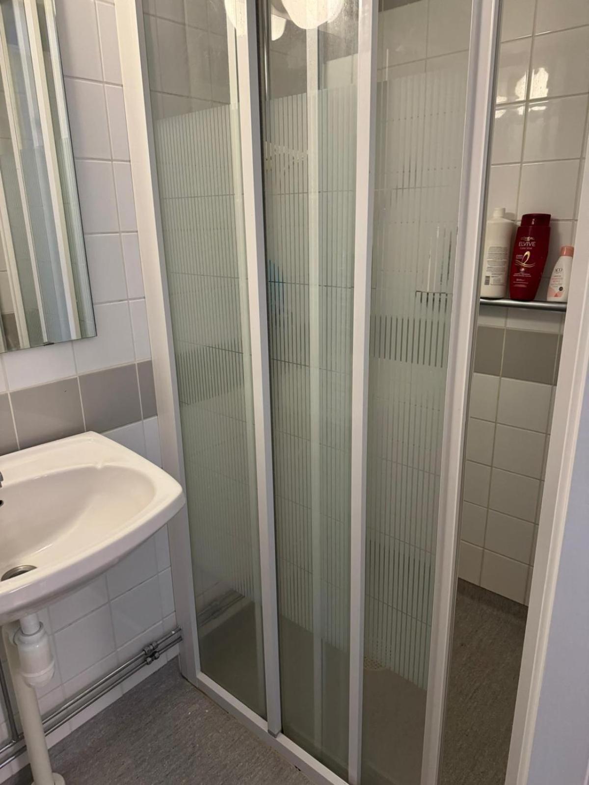 Homestay 2 Sovrum I En Del Av Laegenheten