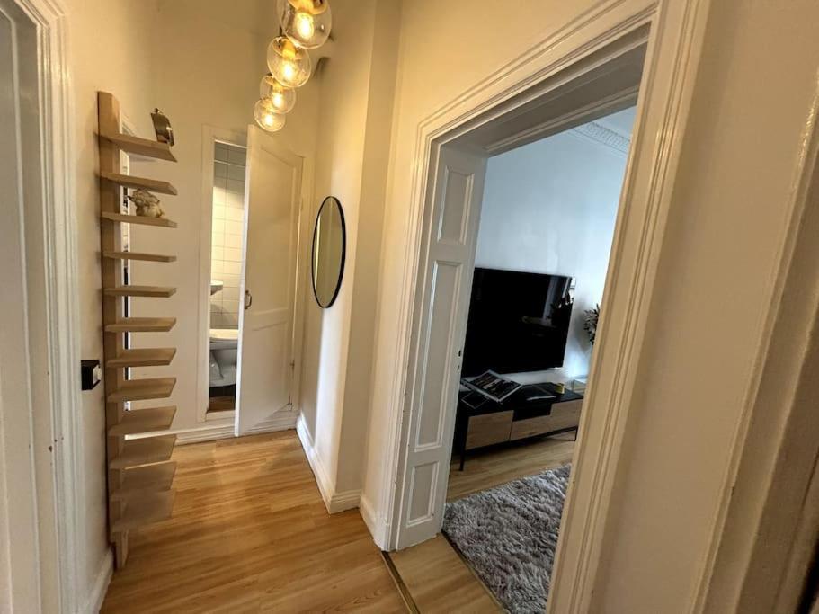 Urban Escape Apartment *