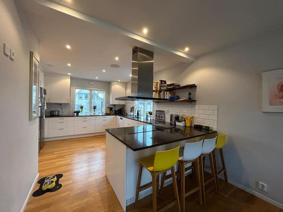 Villa Spacious House Close To Nature And City.