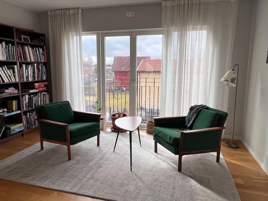 Spacious House Close To Nature And City.