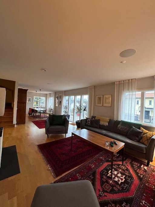 Villa Spacious House Close To Nature And City. *