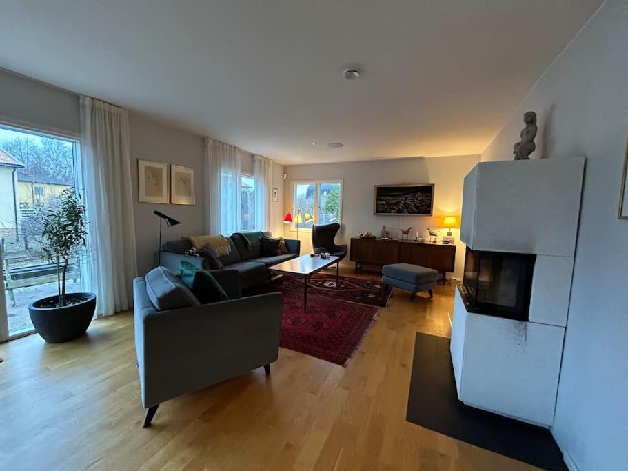 Villa Spacious House Close To Nature And City. *