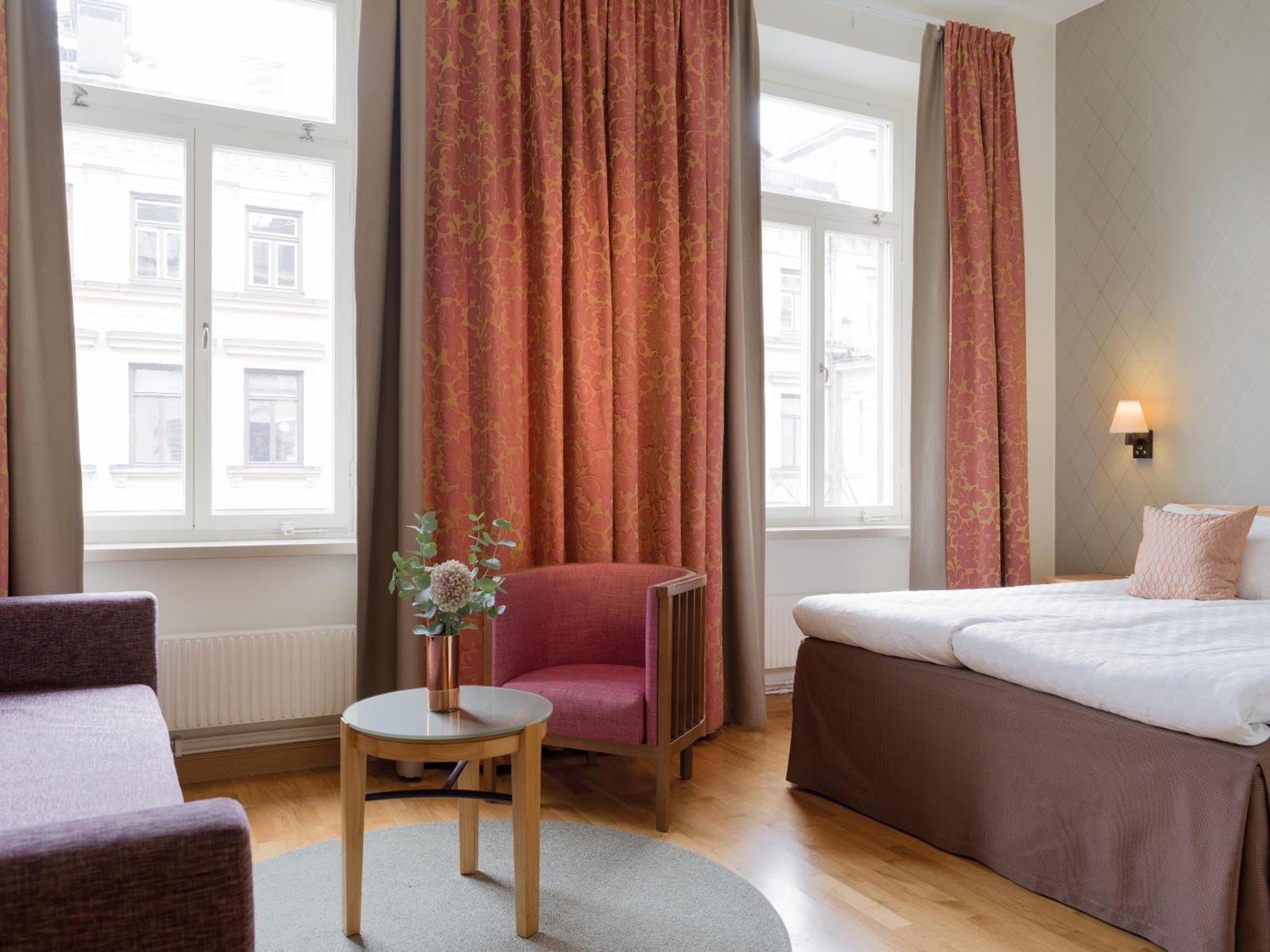 Elite Adlon Hotel 4*