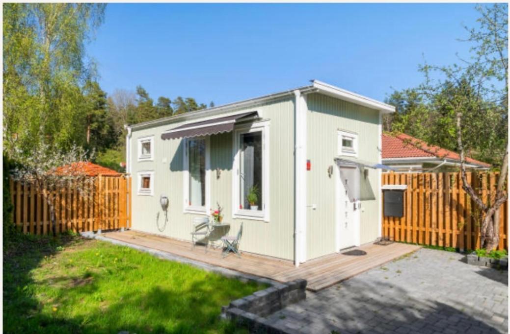 Apartment Fresh Happy Little House, 35 M2 In Taeby