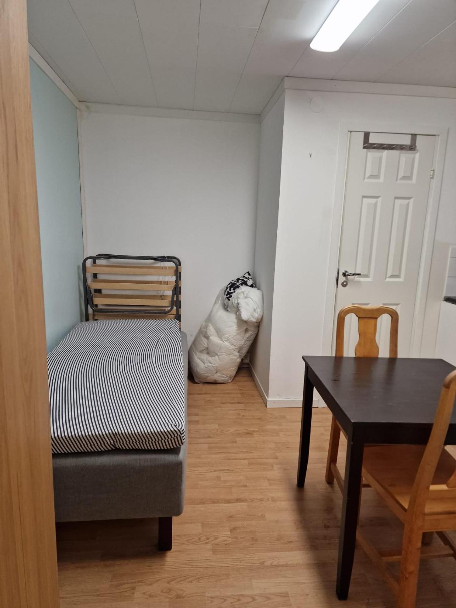 Cozy Small Just Outside *