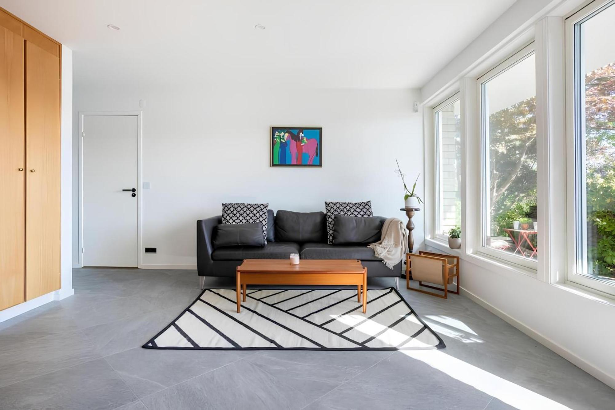 The Luxurious Lakeview Near *