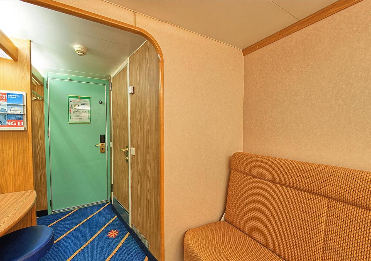  Viking Line Ferry Viking Cinderella - 2-night Cruise Stockholm-helsinki-stockholm *