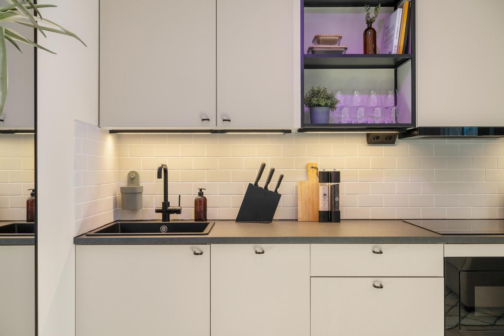 Away Apartment *
