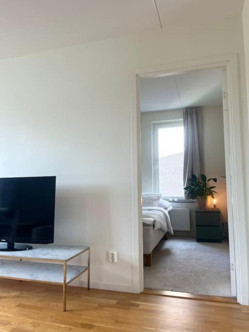 Trerumslaegenhet Belaegen Med Bubbelpool Apartment Stockholm