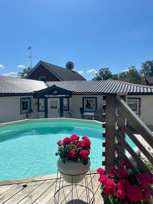 50 M2 Private House Near City, Pool Garden Sauna! * Estocolmo