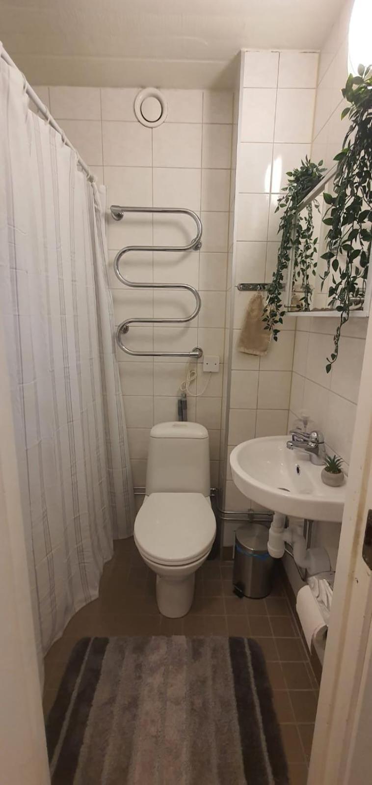 Beautiful Basement Apartment, Very Private And Close To The Metro Stockholm